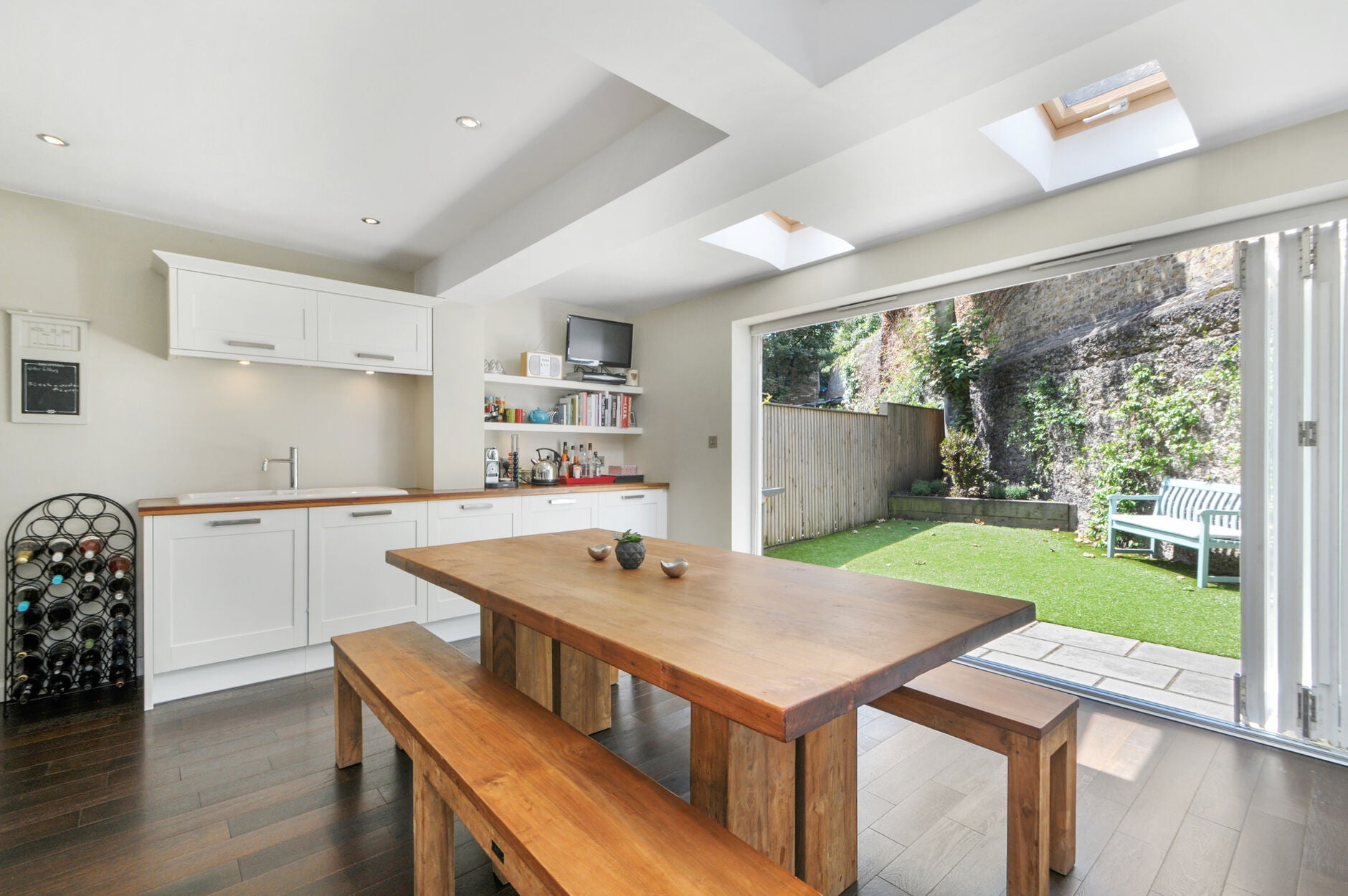 House Dorville Crescent in Greater London