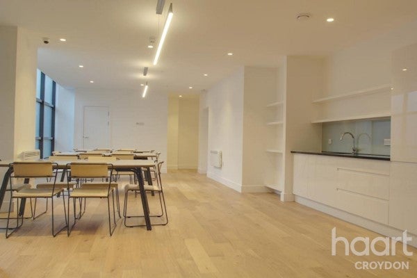 Flat Edridge Road in Greater London