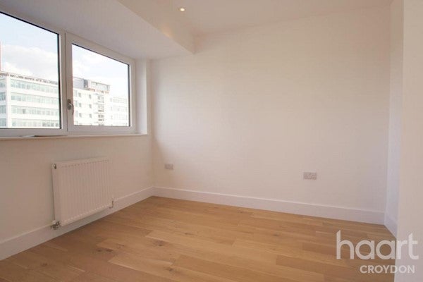Flat Edridge Road in Greater London