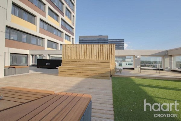 Flat Edridge Road in Greater London
