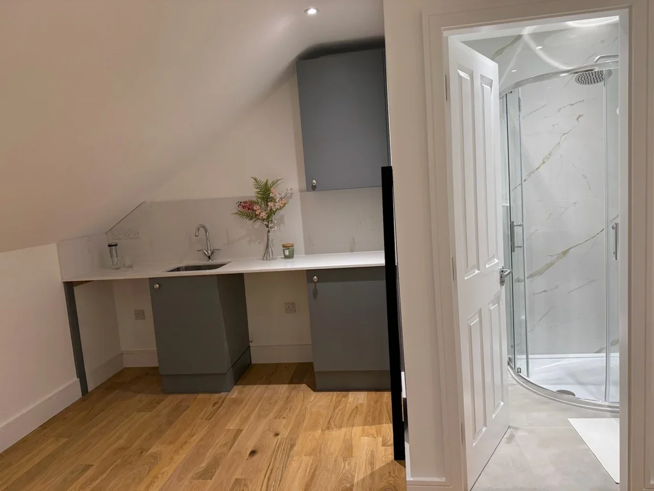 Room Hubbards Close in London