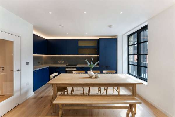 House Orchard Place in Greater London
