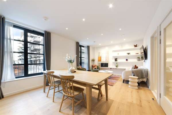House Orchard Place in Greater London