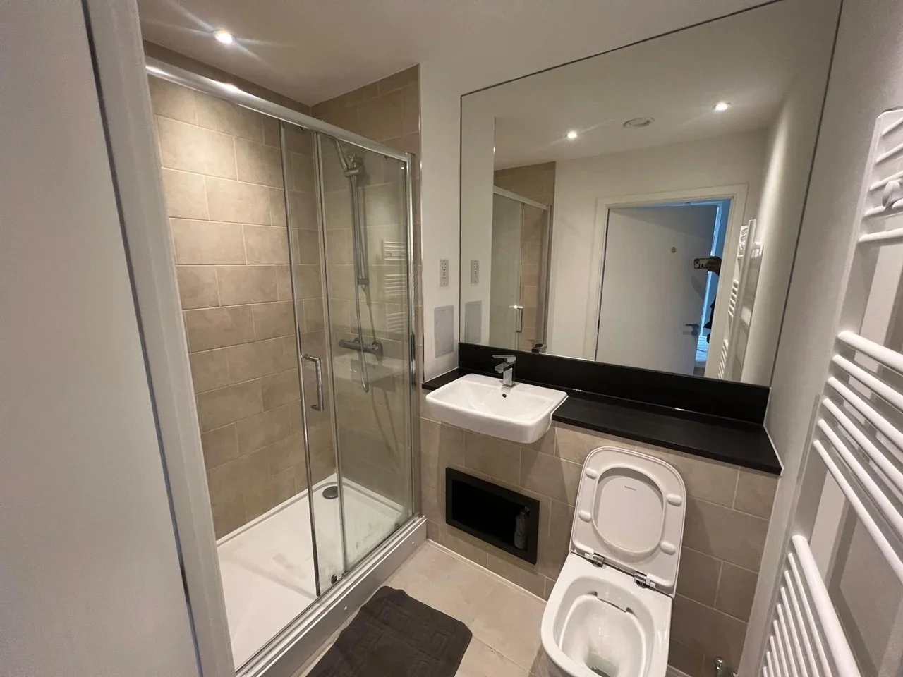 Flat Cranton Avenue in Greater London