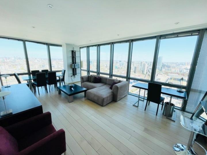 Flat Stebondale Street in Greater London