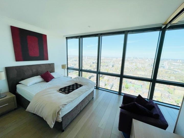 Flat Stebondale Street in Greater London