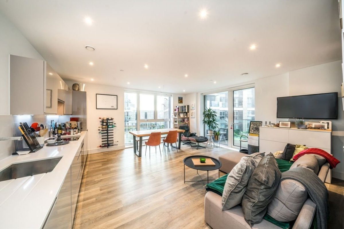 Flat Bridges Court in Greater London