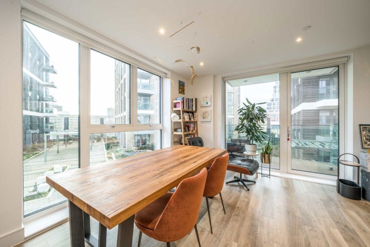 Flat Bridges Court in Greater London