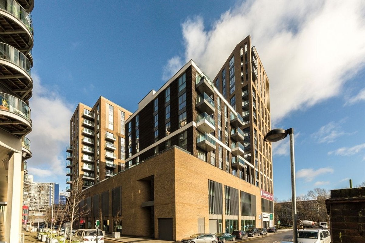 Flat Bridges Court in Greater London