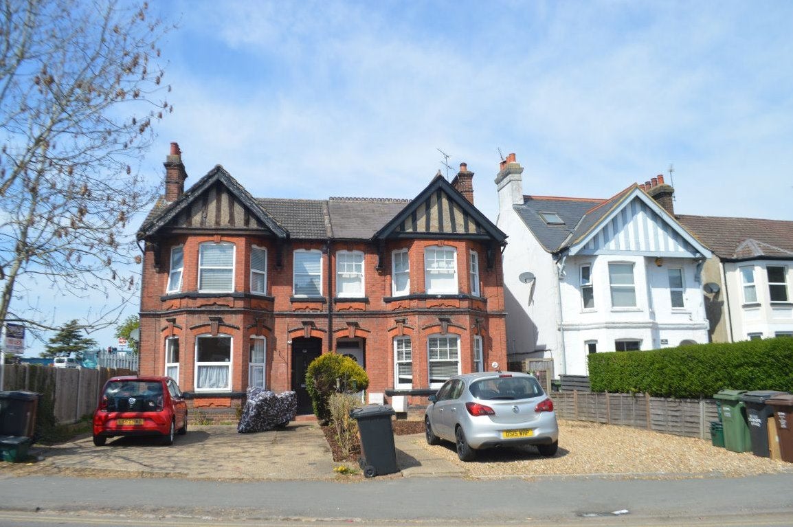 Flat Stanhope Road in St Albans
