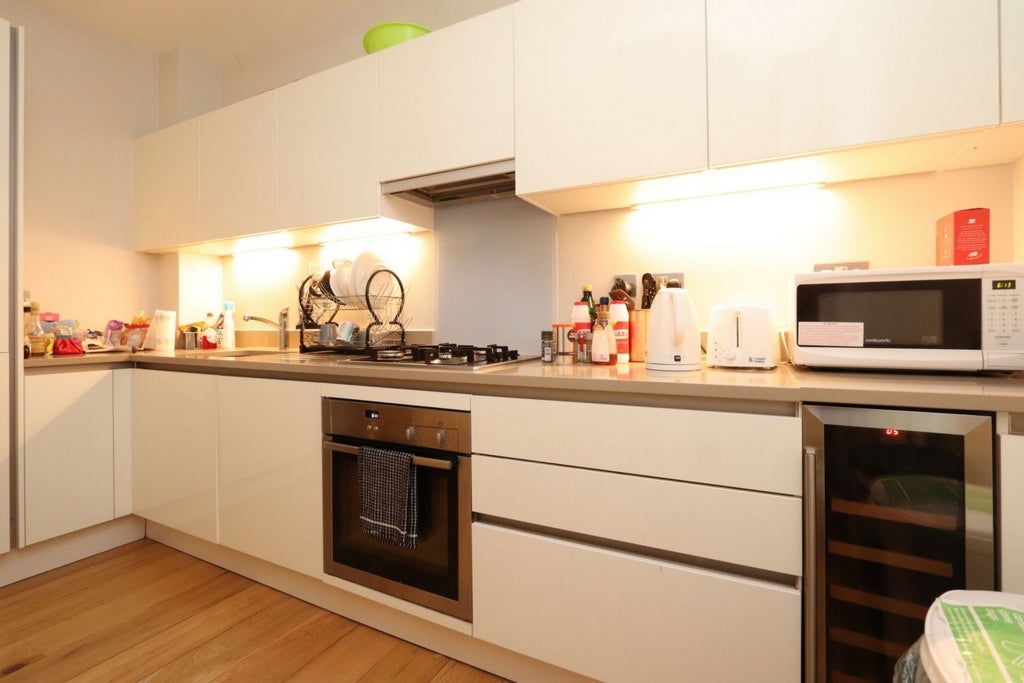 Room Globe Road in Greater London