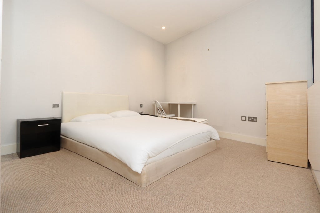 Room Globe Road in Greater London