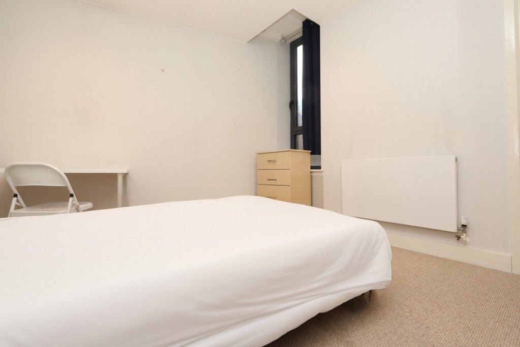 Room Globe Road in Greater London