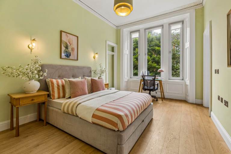 Flat Cranworth Street in Glasgow