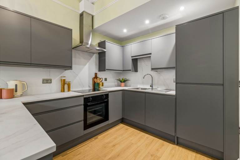 Flat Cranworth Street in Glasgow