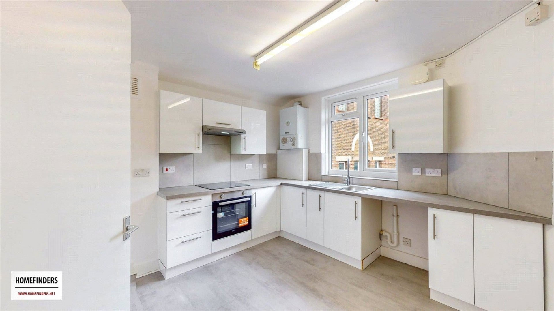 Flat Cann Hall Road in Greater London