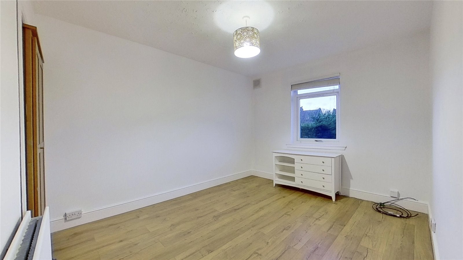 Flat Rowan Avenue in Renfrew