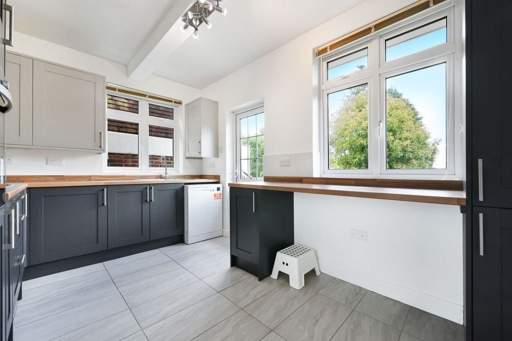 House Downs Way in Epsom and Ewell