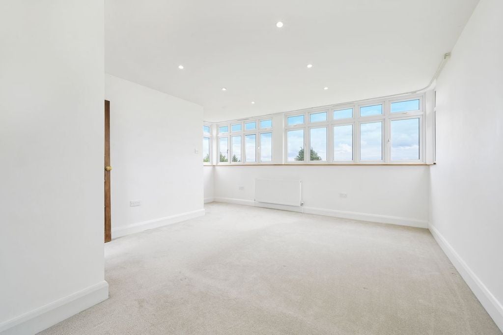 House Downs Way in Epsom and Ewell