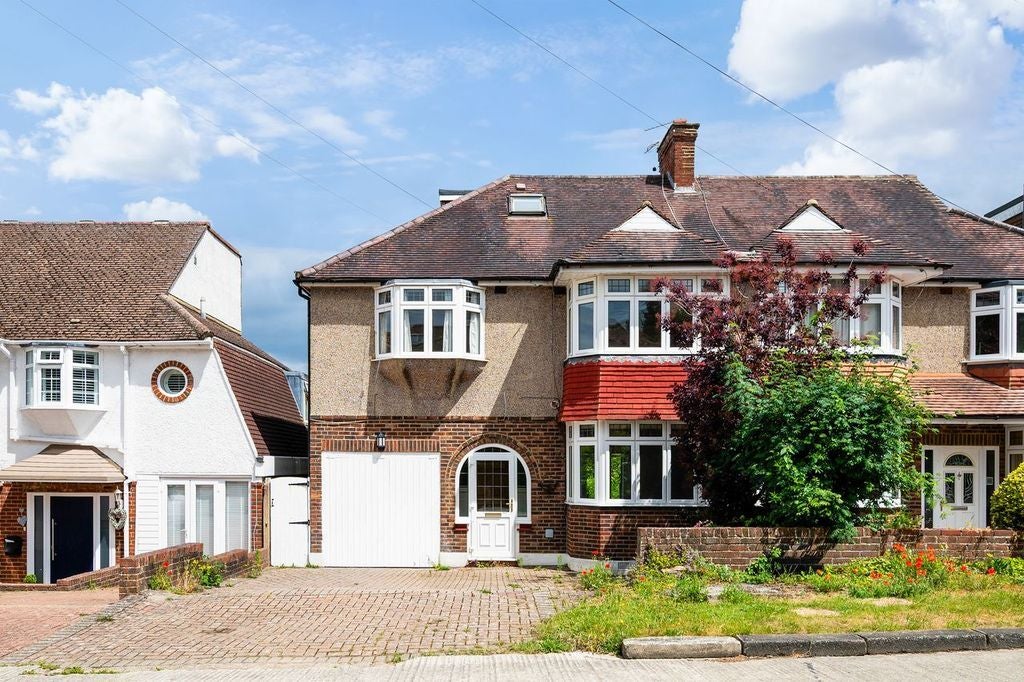 House Downs Way in Epsom and Ewell