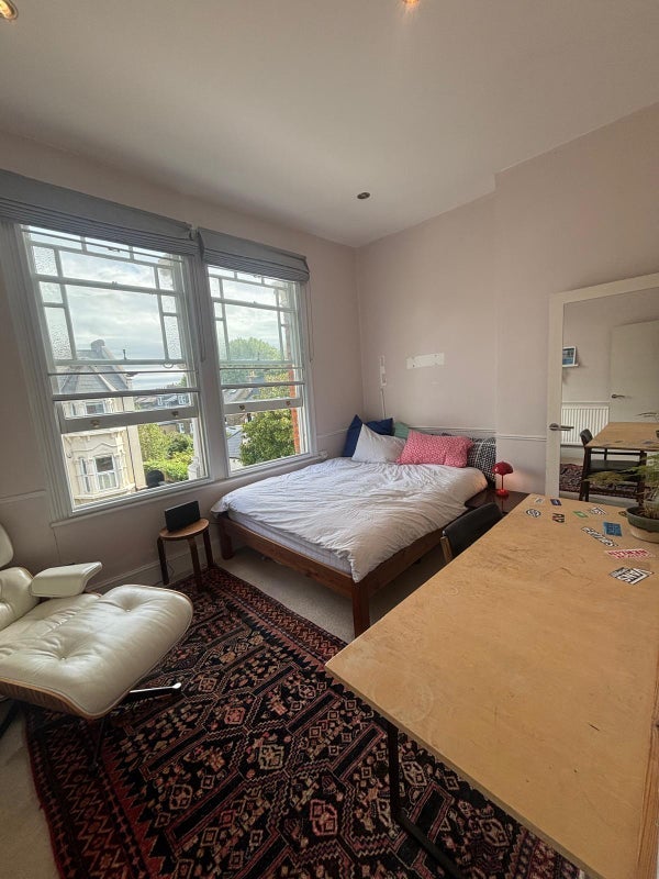 Flat Womersley Road in Greater London