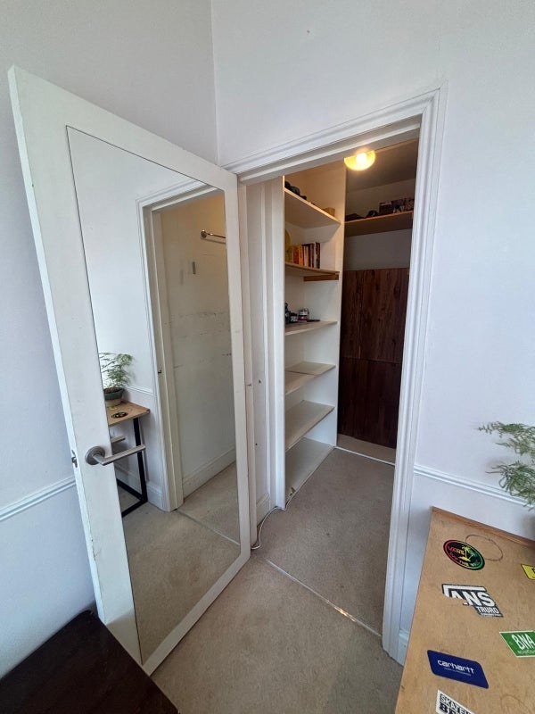 Flat Womersley Road in Greater London