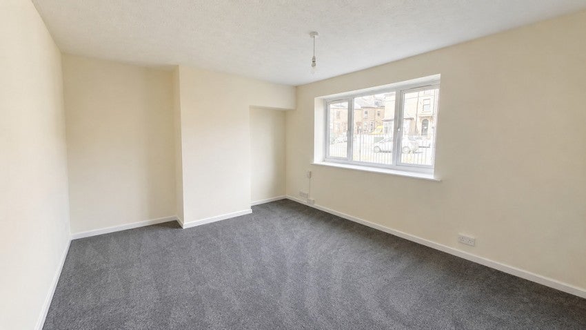Flat Regency Court in Bradford