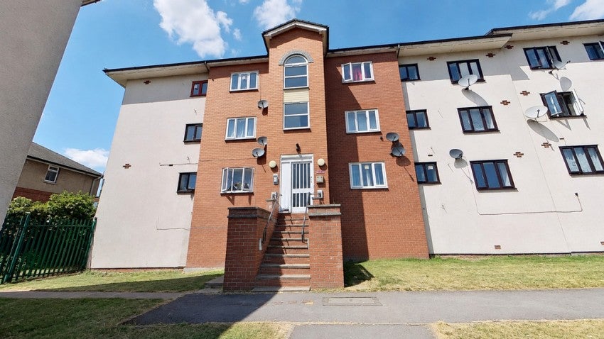 Flat Regency Court in Bradford