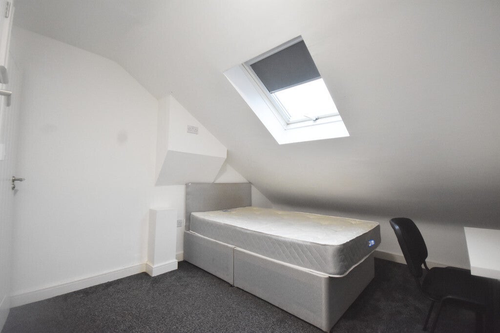 Room Marlborough Road in Coventry