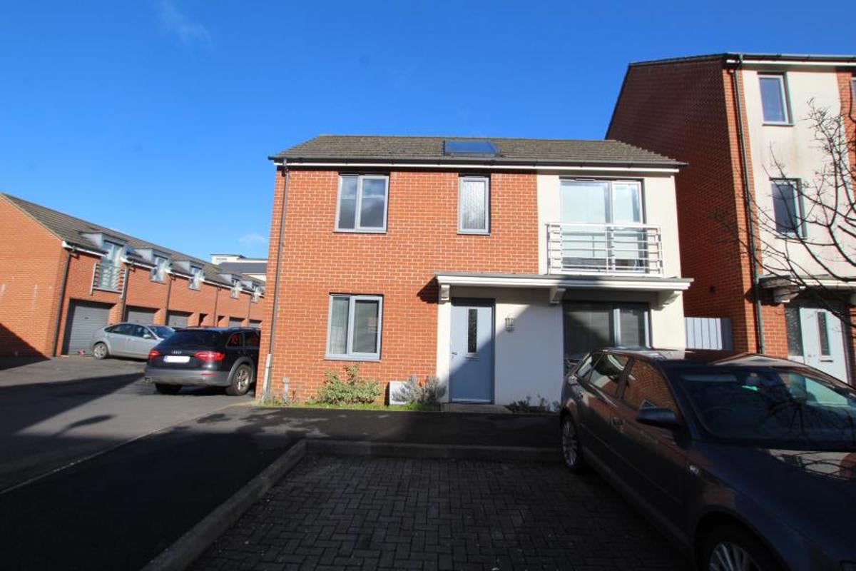 House Home Leas Close in Stoke Gifford