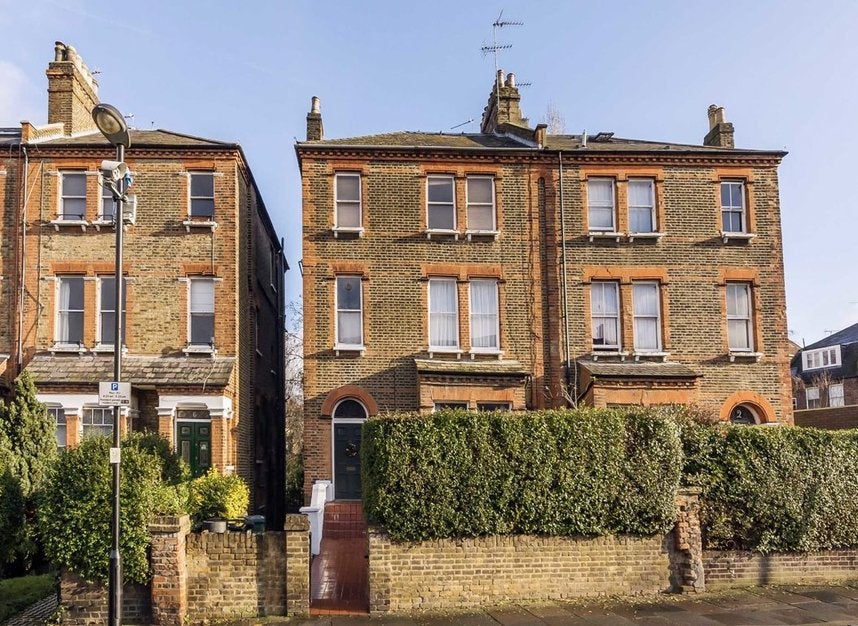 Flat Dalmeny Road in Greater London