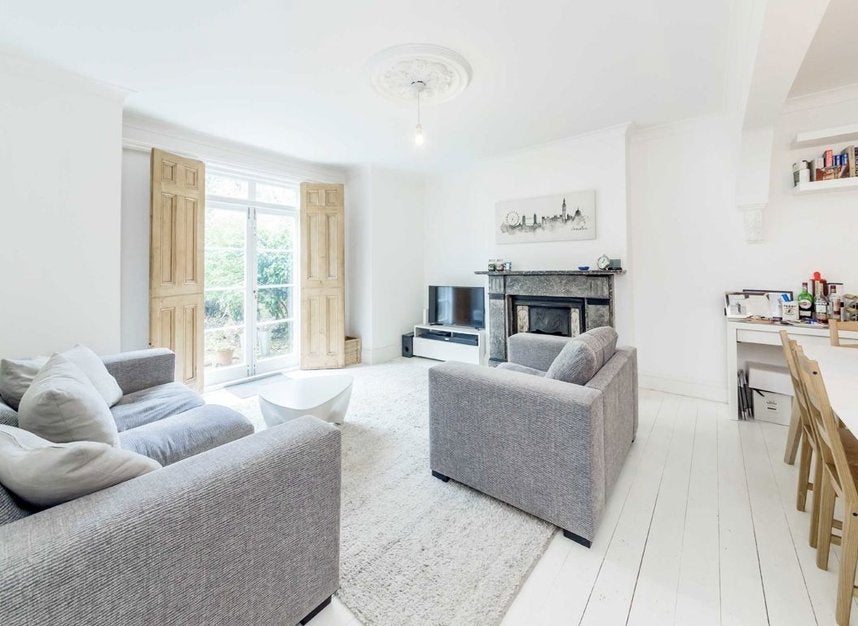 Flat Dalmeny Road in Greater London