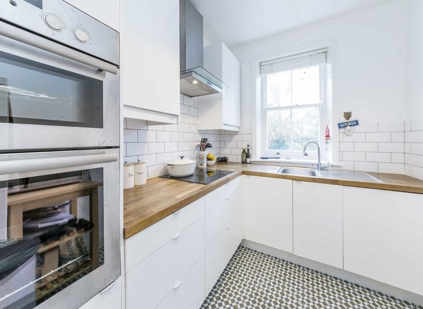 Flat Dalmeny Road in Greater London