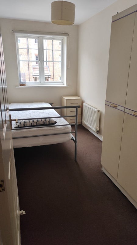 Room Harlequin Court in Coventry