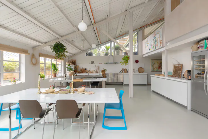 Flat Wotton Road in Greater London