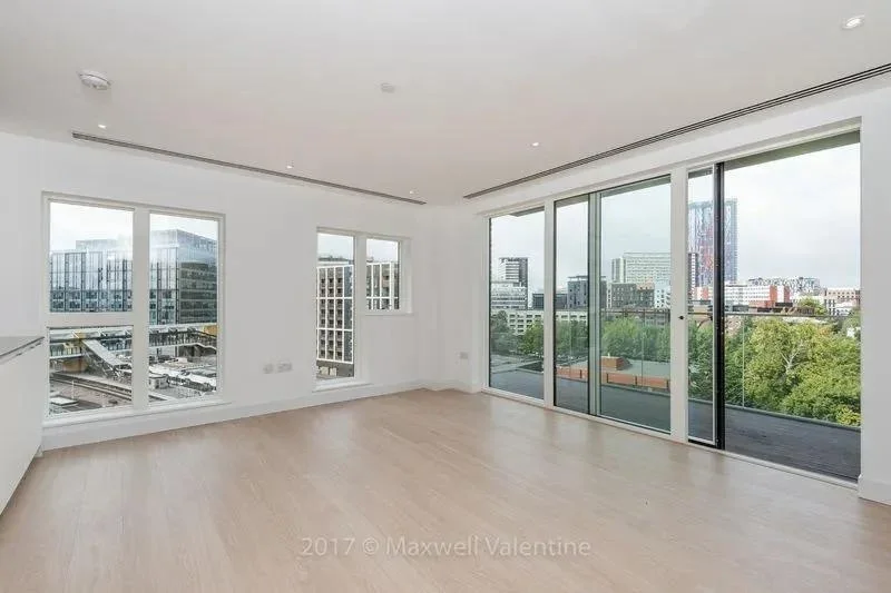 Flat Cherry Orchard Road in Greater London