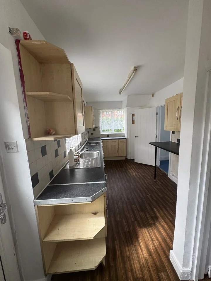 Room Abergele Road in Manchester