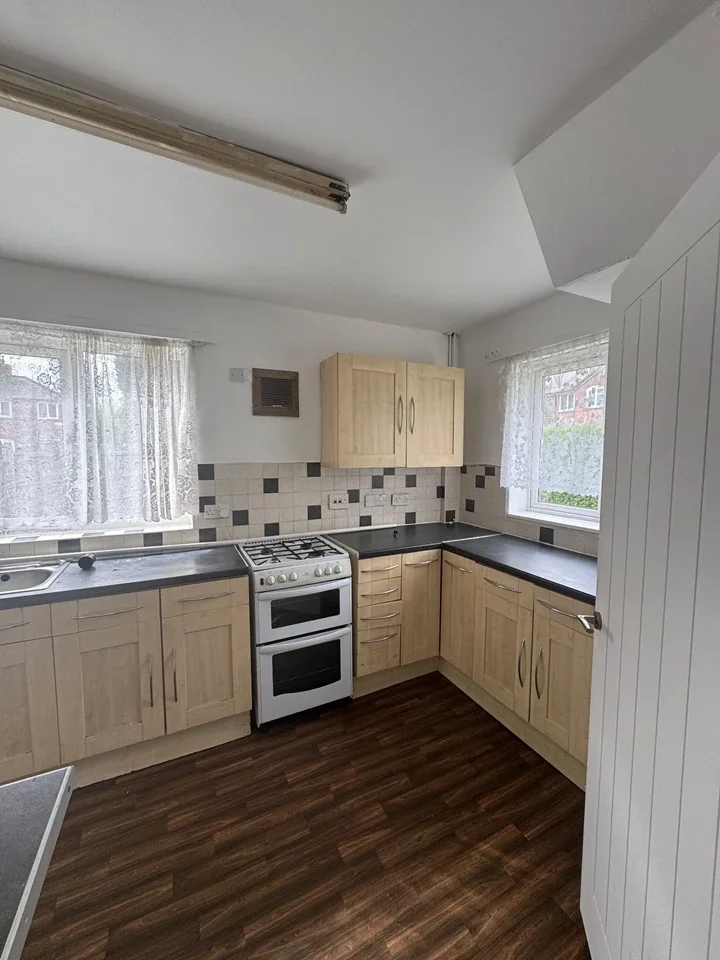 Room Abergele Road in Manchester