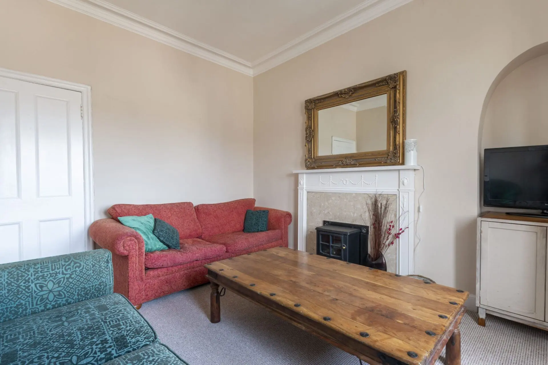 Flat St Clair Place in City of Edinburgh
