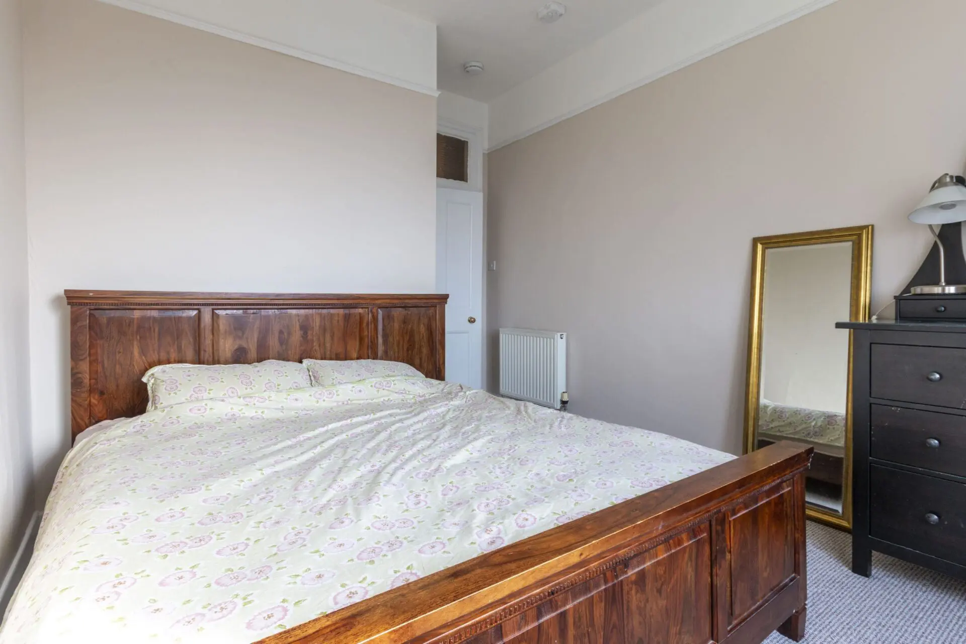 Flat St Clair Place in City of Edinburgh