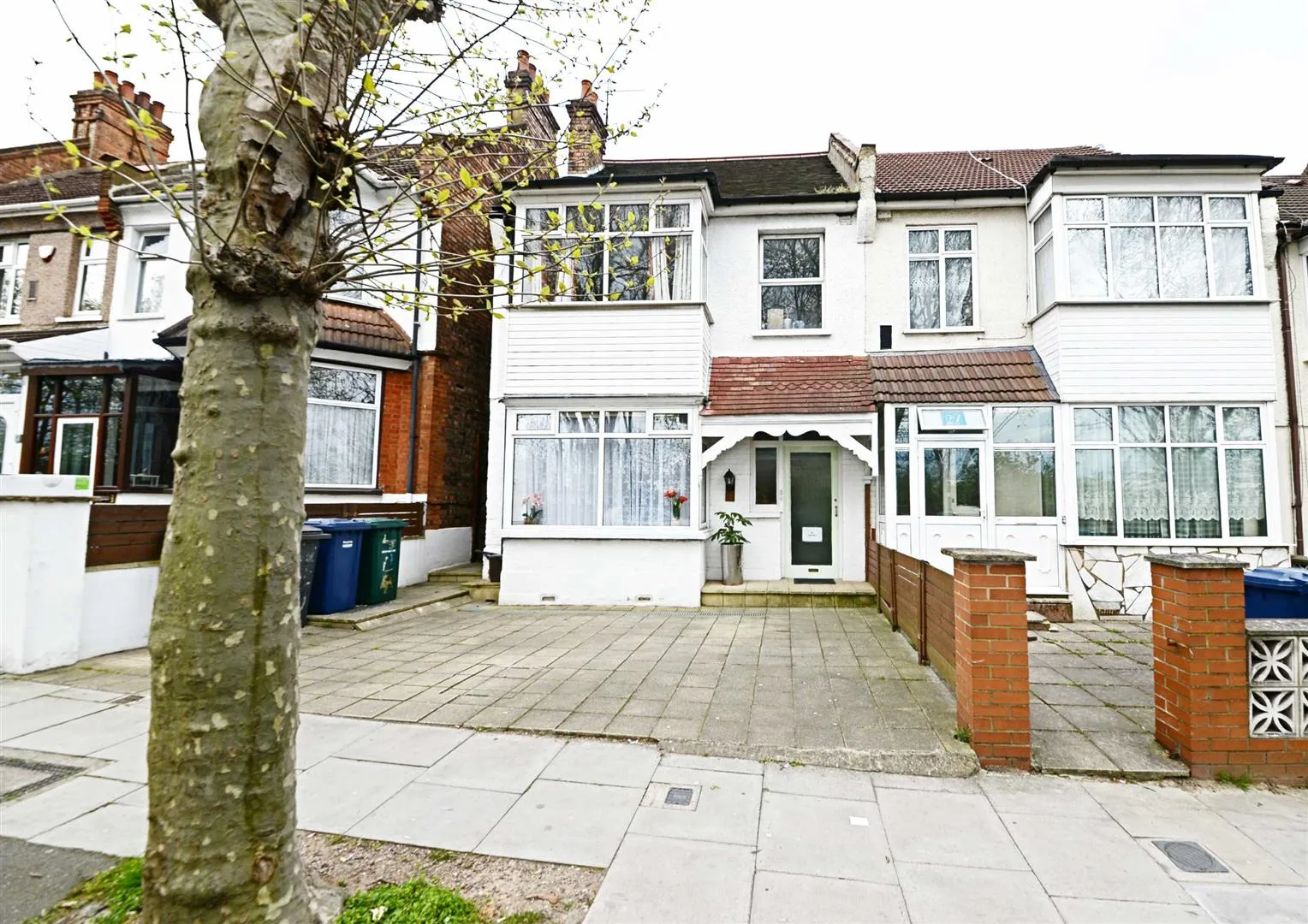 Flat Dallas Road in Greater London