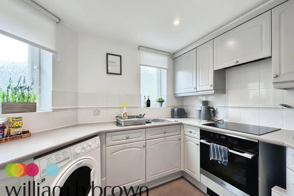Flat Rookes Crescent in Chelmsford