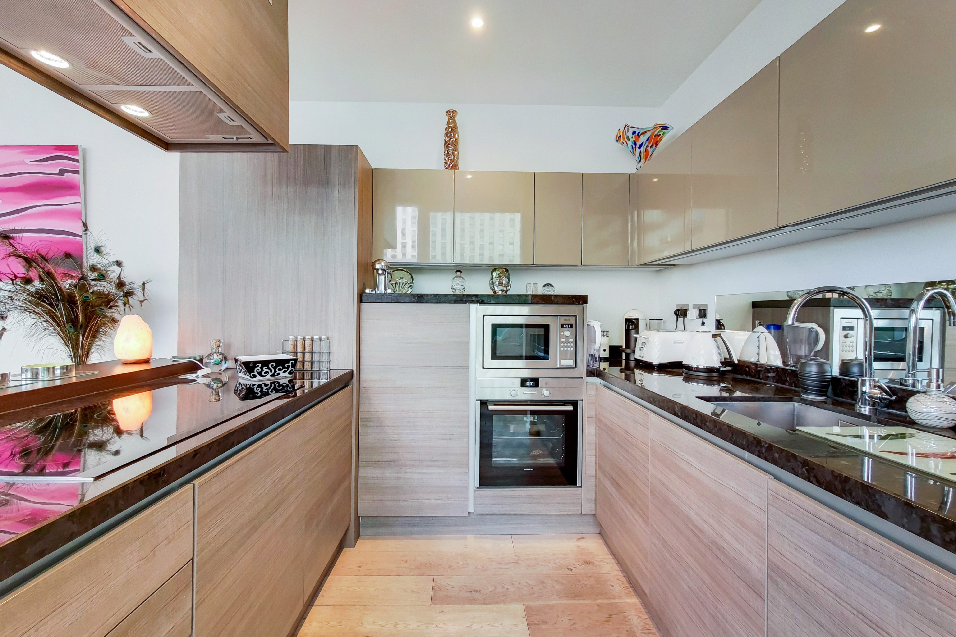 Flat Pepper Street in Greater London