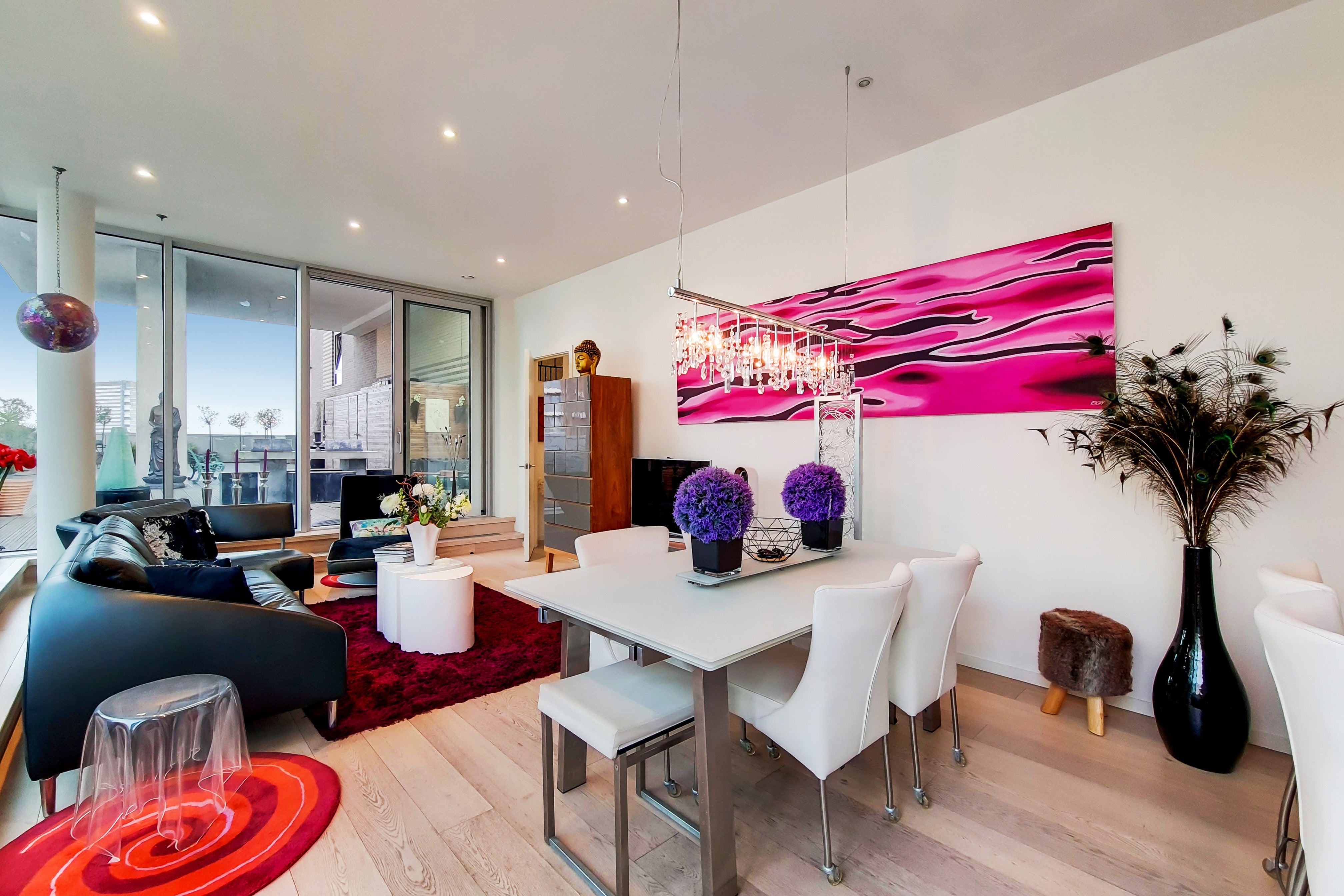 Flat Pepper Street in Greater London