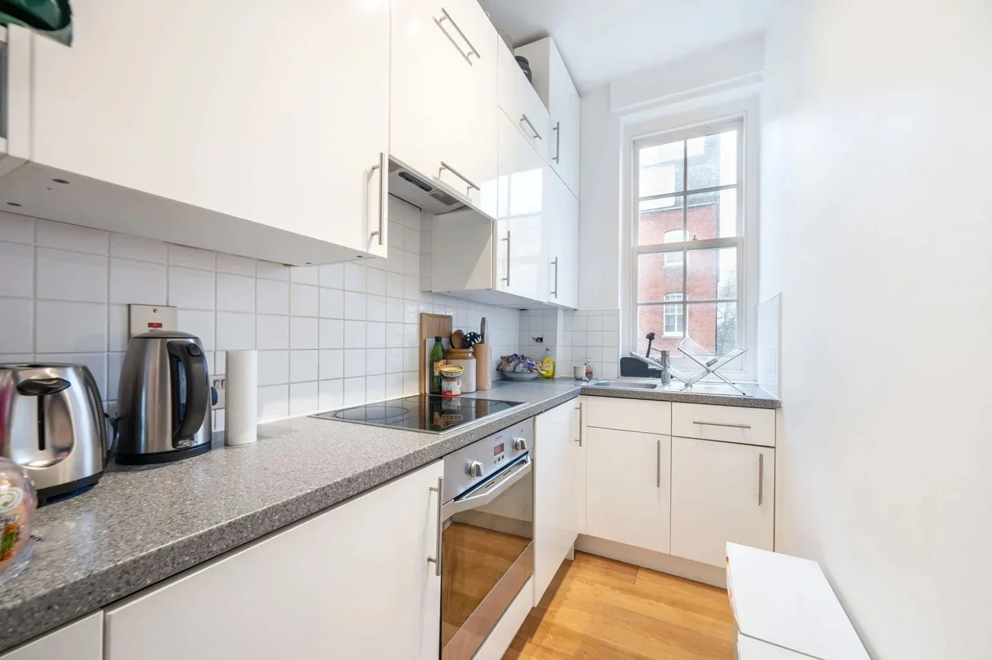 Flat Kensington Church Street in Greater London