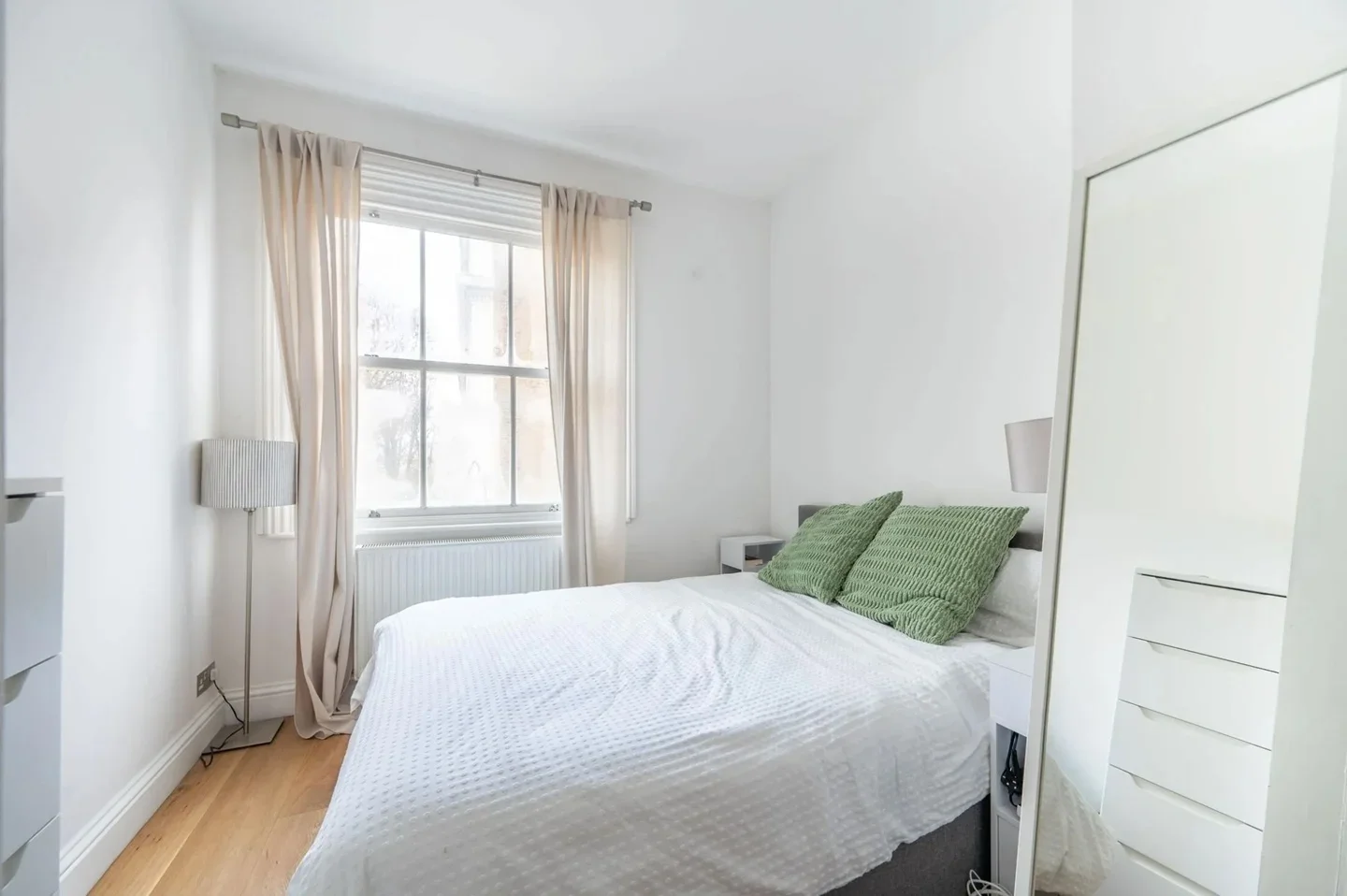 Flat Kensington Church Street in Greater London