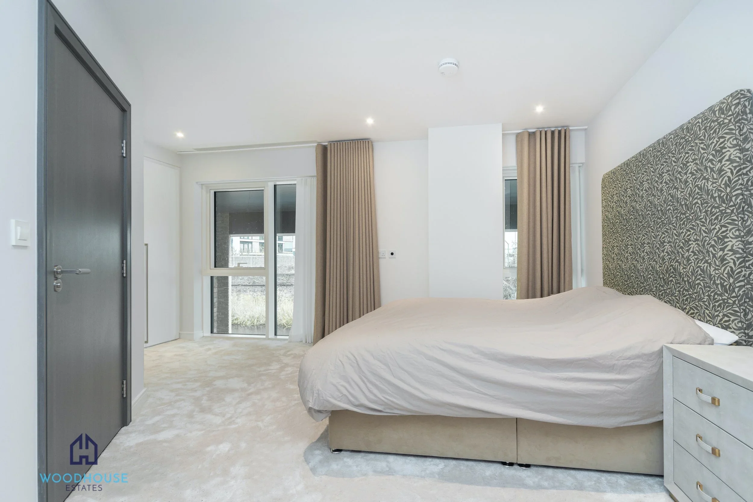 Flat Lockgate Close in London