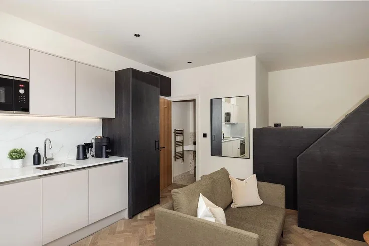 Flat Lymington Road in Greater London