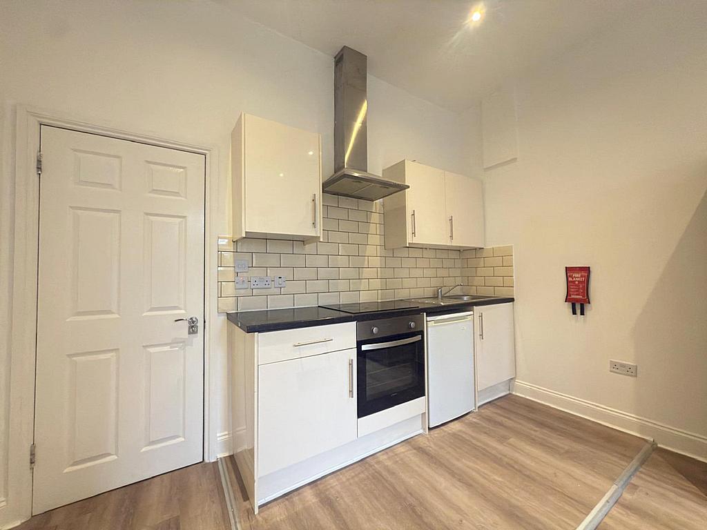 Flat Lampton Road in Greater London