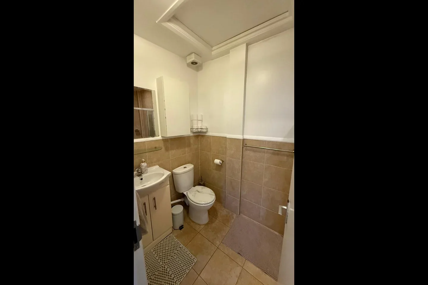 Flat Salusbury Road in Greater London